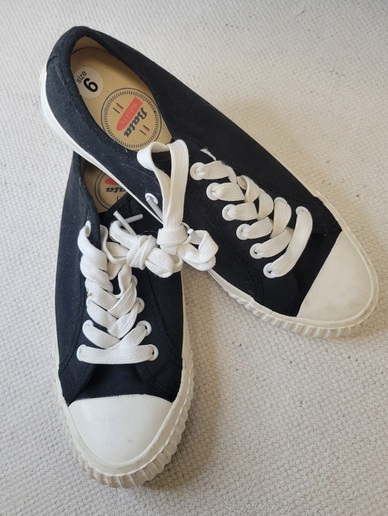 Bata Shoes - Bata Bullets Low Top Shoes Black with White Accents Men's Size 6